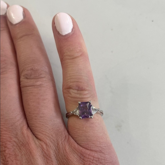 Elegant Purple Gemstone Silver Ring - Picture 1 of 6